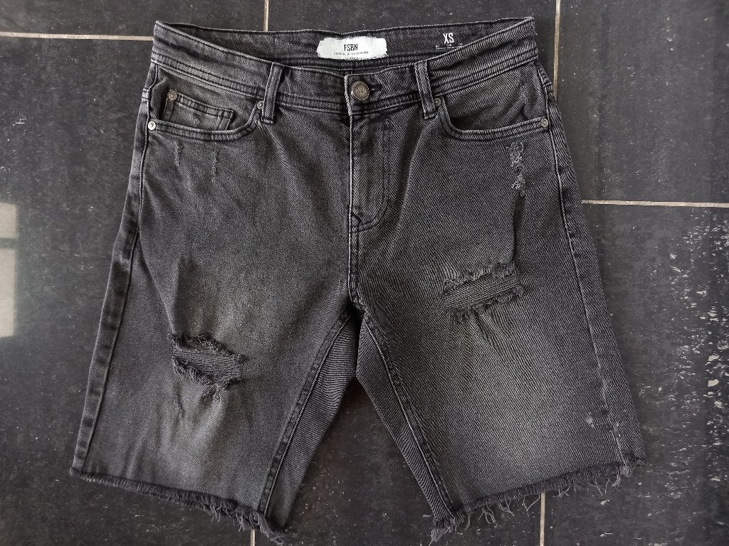 Herenshorts 2 stuks korte broek denim black maat S zgan!!!, Ophalen of Verzenden, Zo goed als nieuw, Zwart, Overige jeansmaten