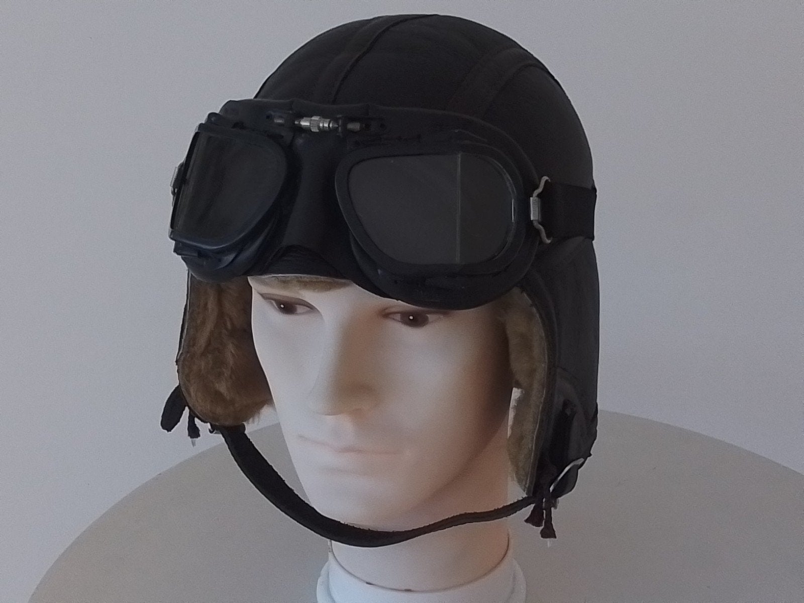 IRVIN VLIEGENIERS CAP MET VLIEGBRIL R.A.F, Verzamelen, Ophalen of Verzenden, Luchtmacht, Engeland, Helm of Baret