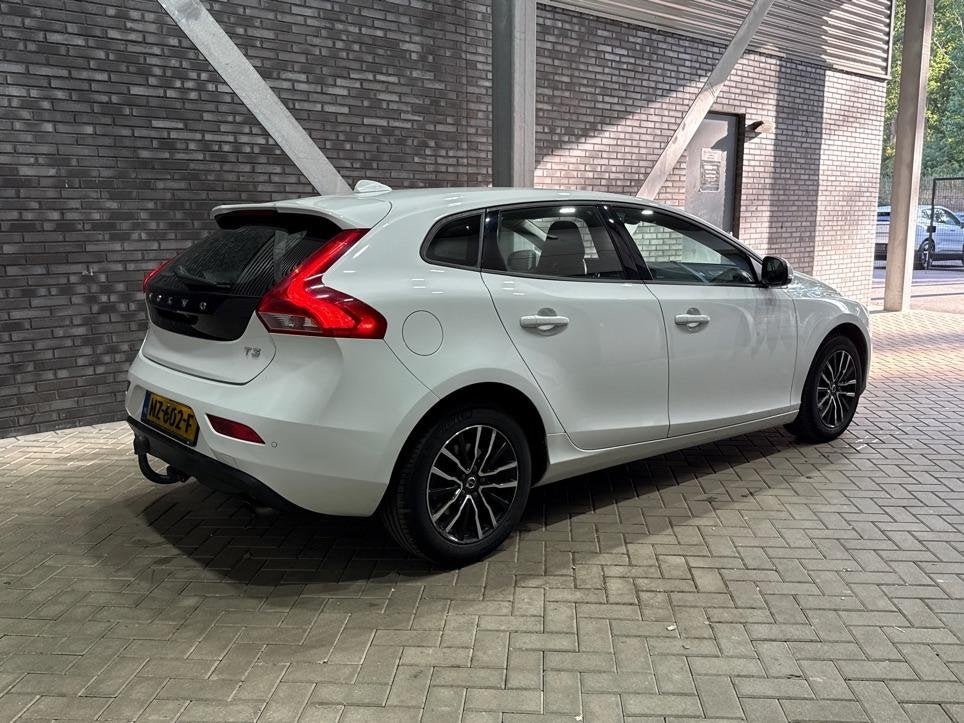 Volvo V40 2.0 T3 Momentum | Trekhaak | LED | Stoelverwarming, Auto's, Voorwielaandrijving, Gebruikt, Euro 6, 4 cilinders