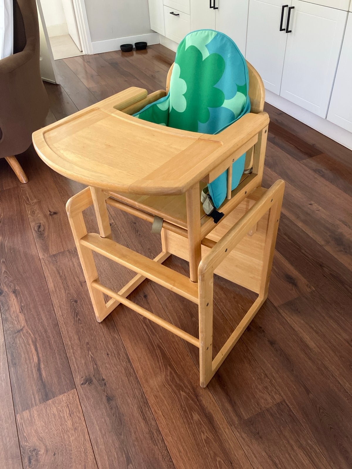 Nette kinderstoel, Ophalen, Zo goed als nieuw, Meegroeistoel, Gordel(s)