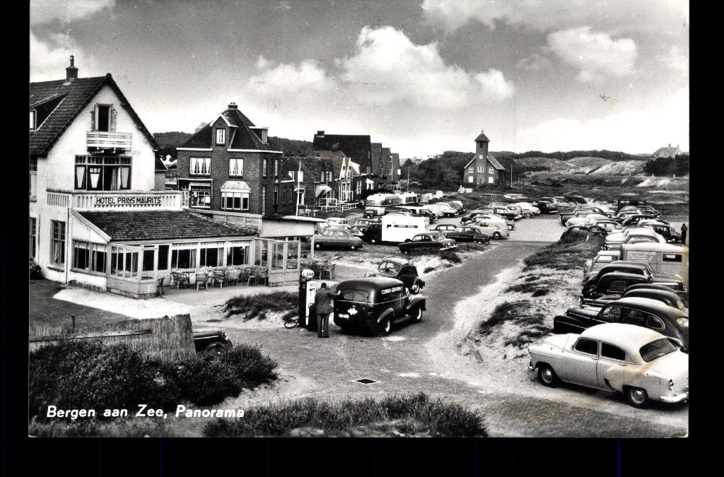 Bergen aan Zee (N.H.), Hotel Prins Maurits met auto's, 1966, Verzenden, 1960 tot 1980, Gelopen, Noord-Holland
