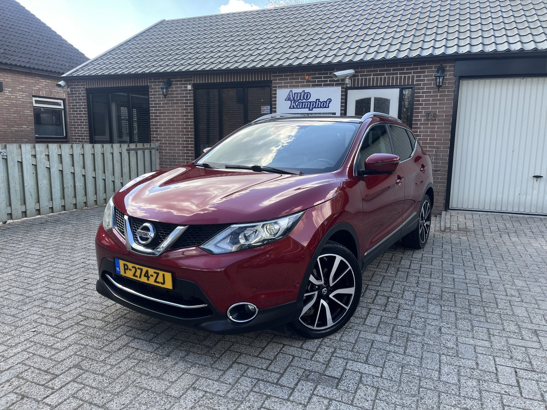 Nissan QASHQAI 1.2 Tekna Leer Xenon Trekhaak Panodak, Auto's, Gebruikt, 4 cilinders, 116 pk, Leder