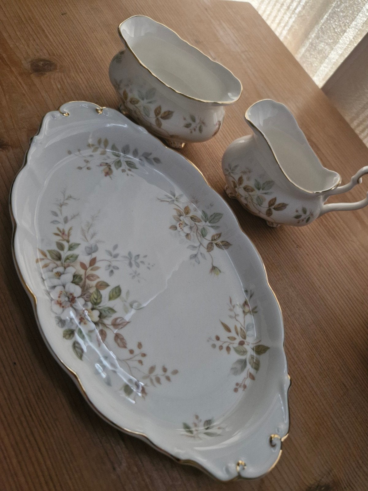 Royal Albert Haworth Melk en Suiker Set met Dienblad, Antiek en Kunst, Ophalen