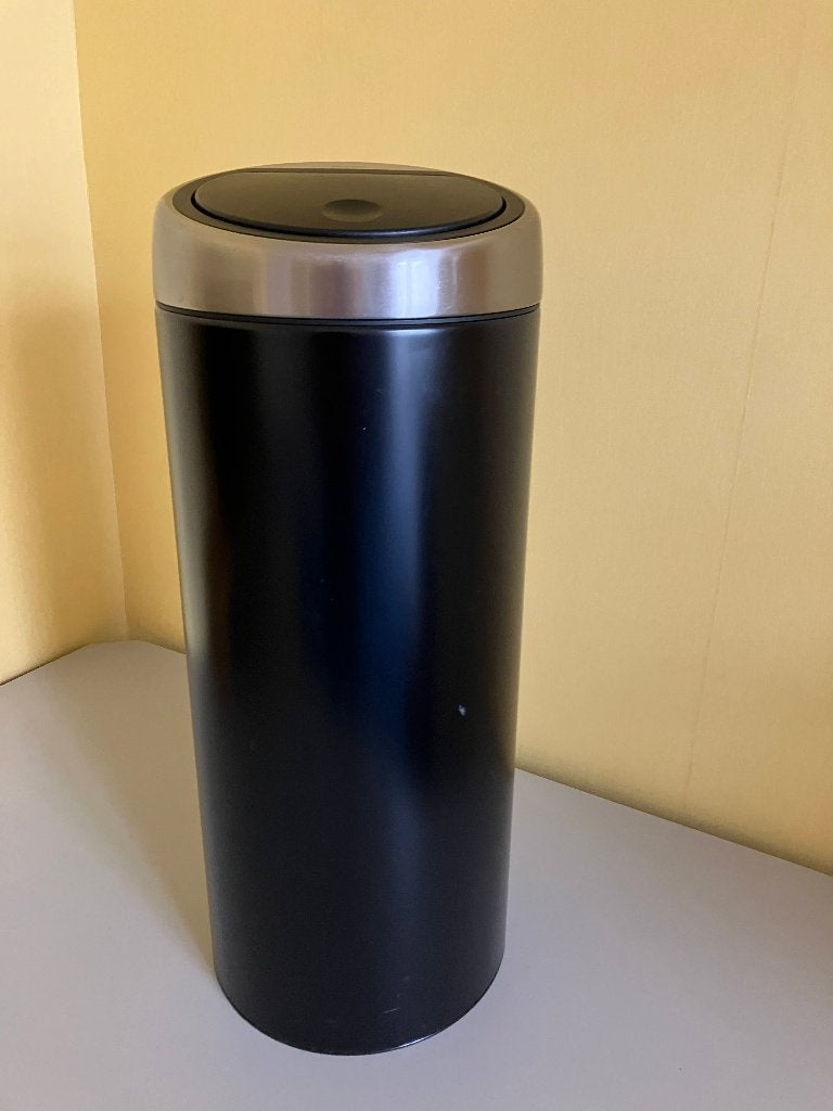 Goede vuilnisbak pedaalemmer Brabantia 23-30 liter, Ophalen, Gebruikt, 50 tot 75 cm, 20 tot 30 liter