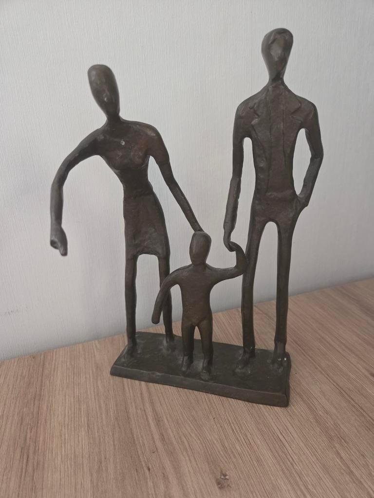 Abstract beeldje met man, vrouw en kindje, Ophalen of Verzenden