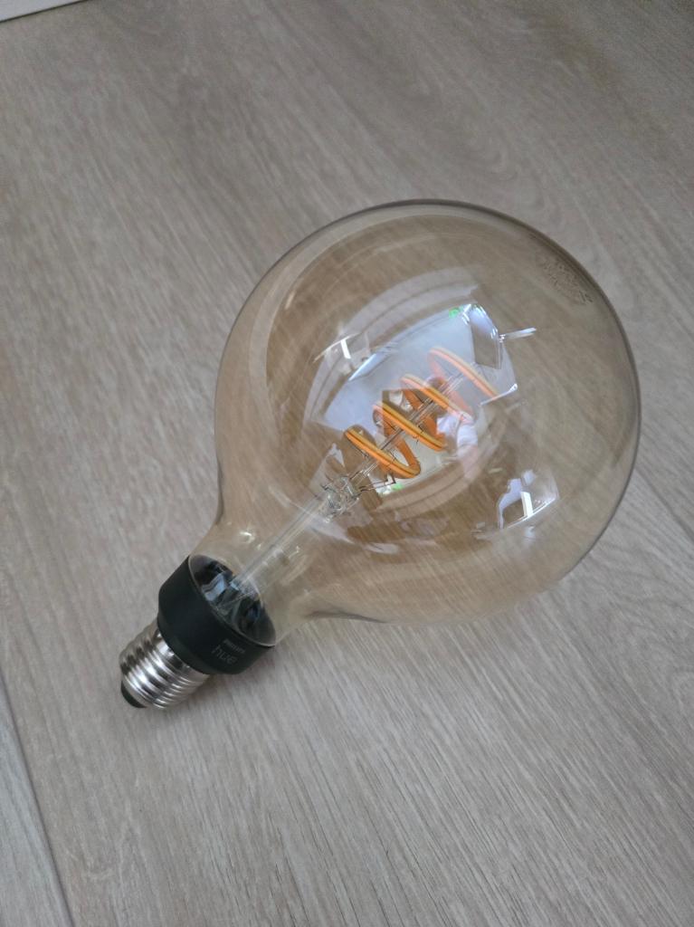 Philips Hue G125 E27 Globe met zichtbare gloeidraad, Huis en Inrichting, Lampen | Losse lampen, Led-lamp, Minder dan 30 watt, Soft of Flame