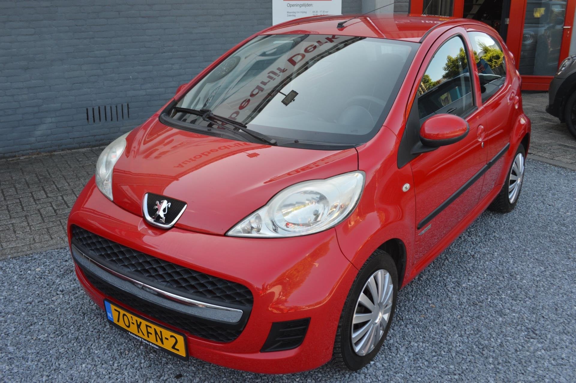 Peugeot 107 1.0-12V XS Stuurbekrachtiging 1 Jaar Garantie, Voorwielaandrijving, Stof, Gebruikt, 4 stoelen