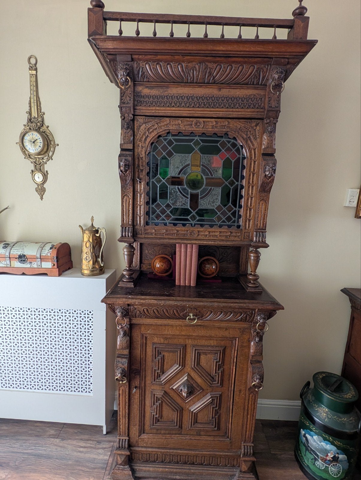 Antieke Mechelse Kast met Origineel Glas-in-lood, Ophalen