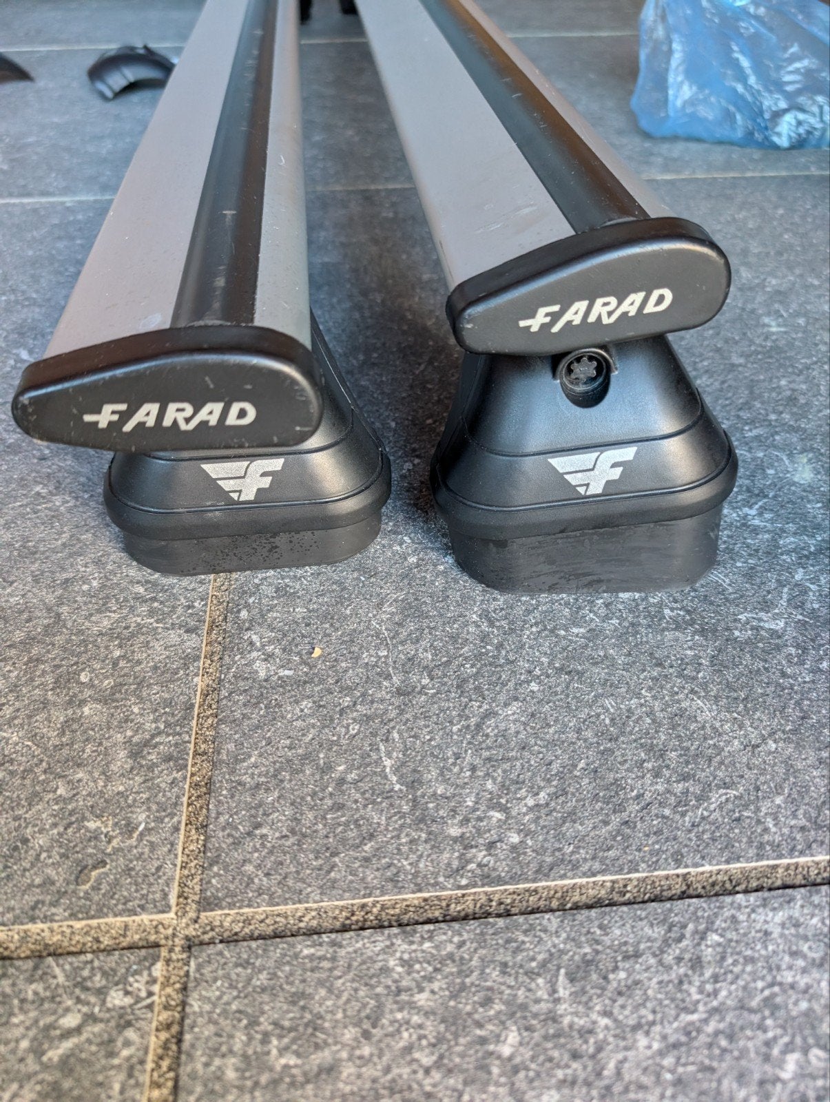 Tesla 3dakdragers, Ophalen