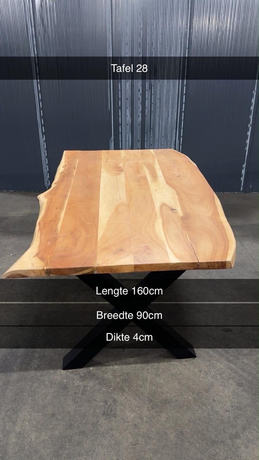 Eettafel met nieuwe poten, lengte 135-160cm