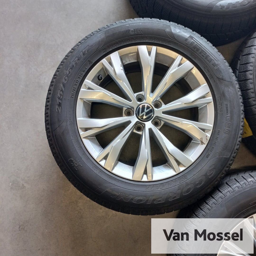 Volkswagen Tiguan Pirelli Scorpion Winter 215/65/R17 99H, Auto-onderdelen, Banden en Velgen, -, -, Banden en Velgen, 17 inch