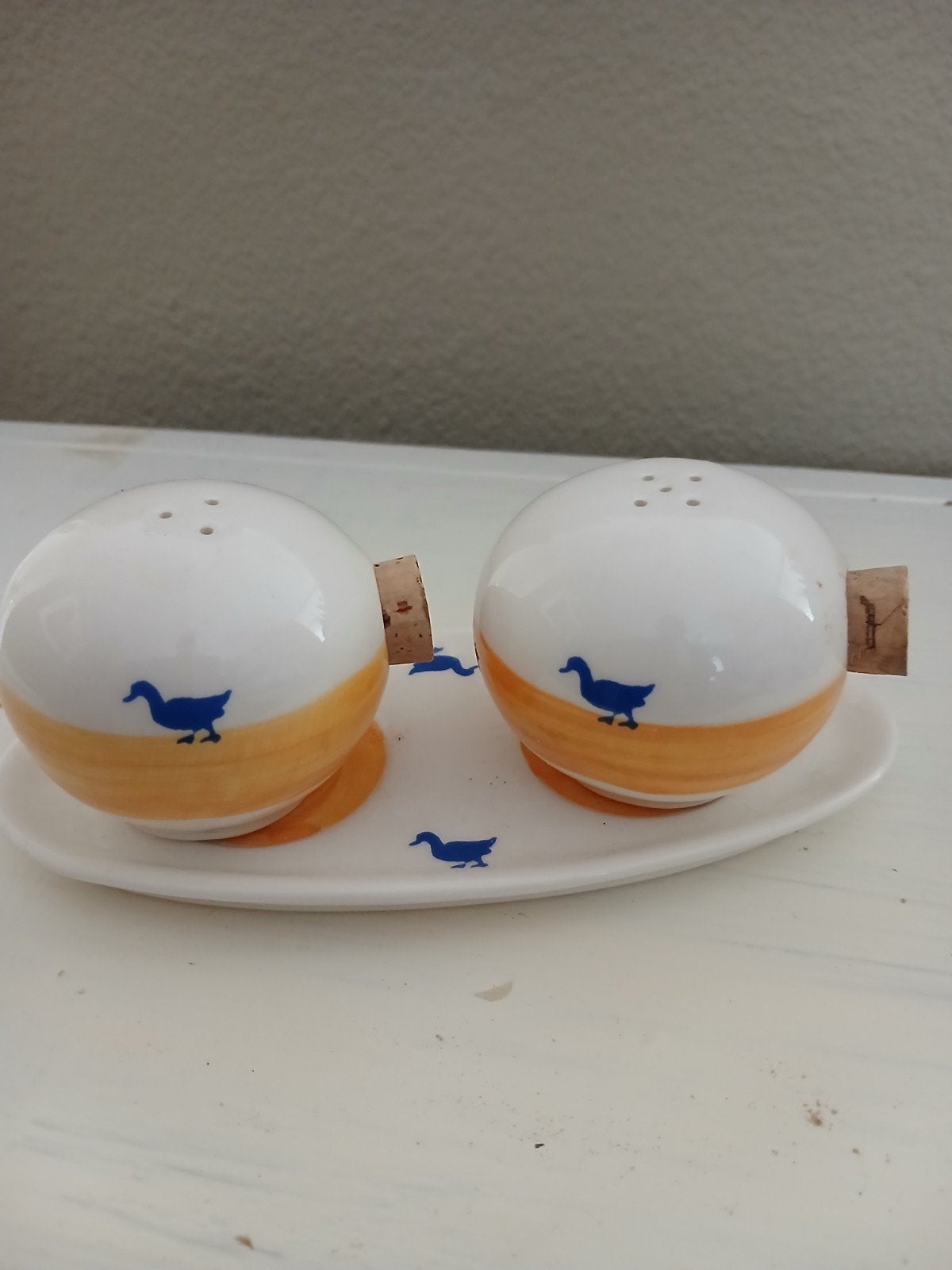 Leuk zout- en peperstel met eendjes op schaaltje, Huis en Inrichting, Gebruikt, Keramiek, Overige typen, Ophalen of Verzenden