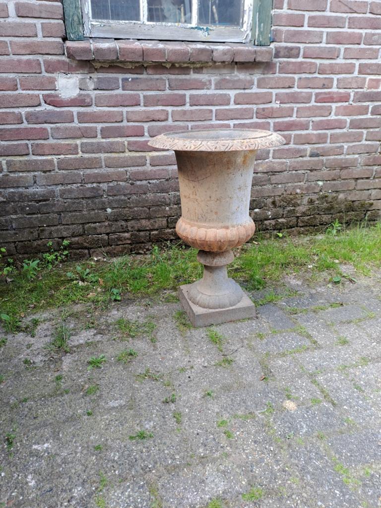 Gietijzeren vaas groot, Ophalen