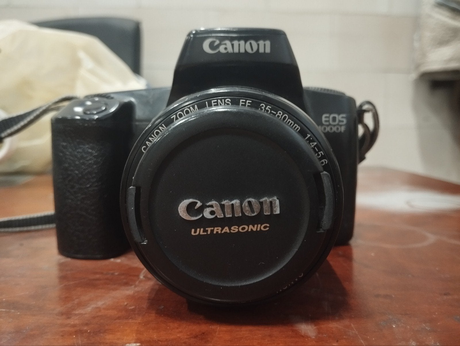 Canon EOS 1000F SLR camera met 35-80mm lens, Ophalen of Verzenden, Gebruikt, Spiegelreflex, Canon