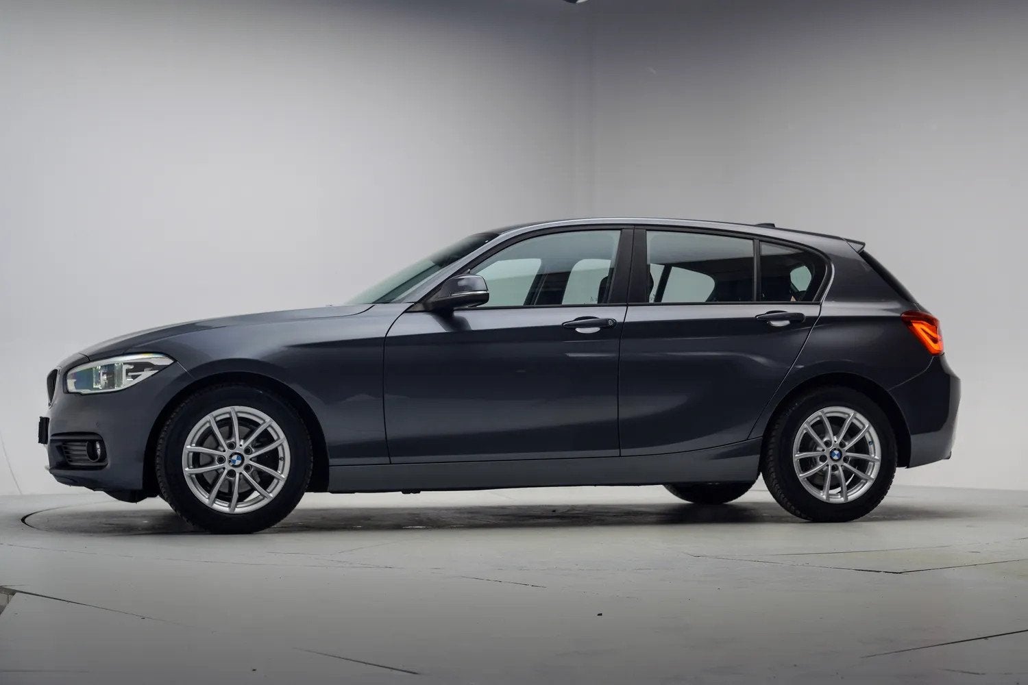 BMW 1-serie 118i Executive Aut. 5-drs [ LED PDC Navi Climate, Auto's, Automatische klimaatregeling, 136 pk, Gebruikt, 1295 kg