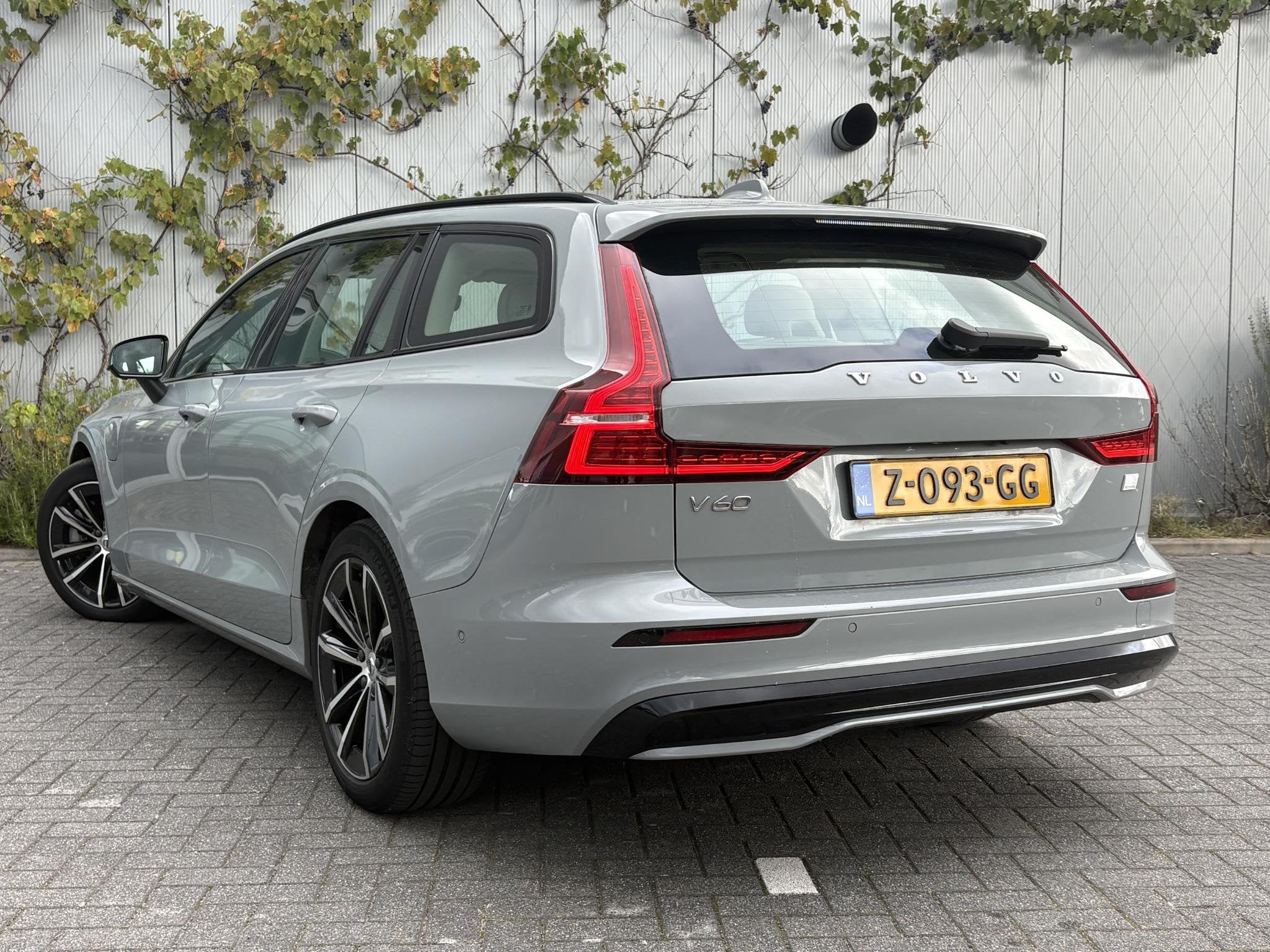 Volvo V60 2.0 T6 Plug-in hybrid AWD Plus Dark | Adaptieve Cr, Automaat, Gebruikt, Euro 6, 4 cilinders