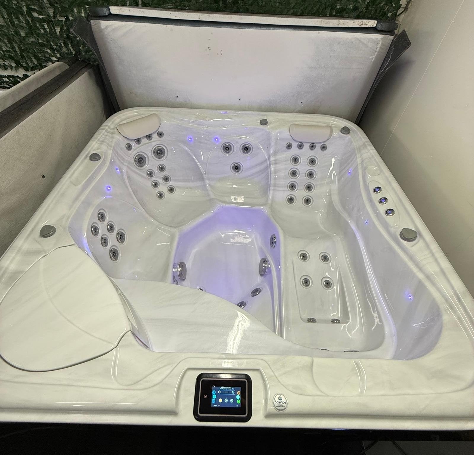 Jacuzzi | Spa Riptide | Amerikaans | 5 Persoons, Ophalen of Verzenden, Zo goed als nieuw, Filter, Vast