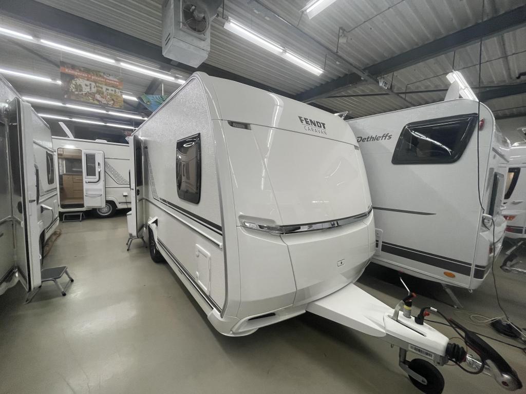 Fendt Apero 495 SFB +2000kg+tapijtset+Decopakket Plus+Slaaps, Caravans en Kamperen, Caravans, Rondzit, Overige typen, Bedrijf