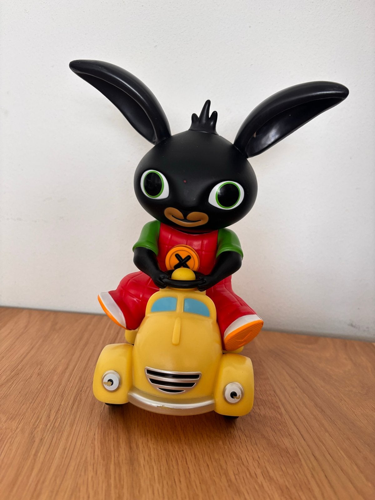 Bing op Gele Auto Speelfiguur, Ophalen of Verzenden, Gebruikt, Jongen of Meisje