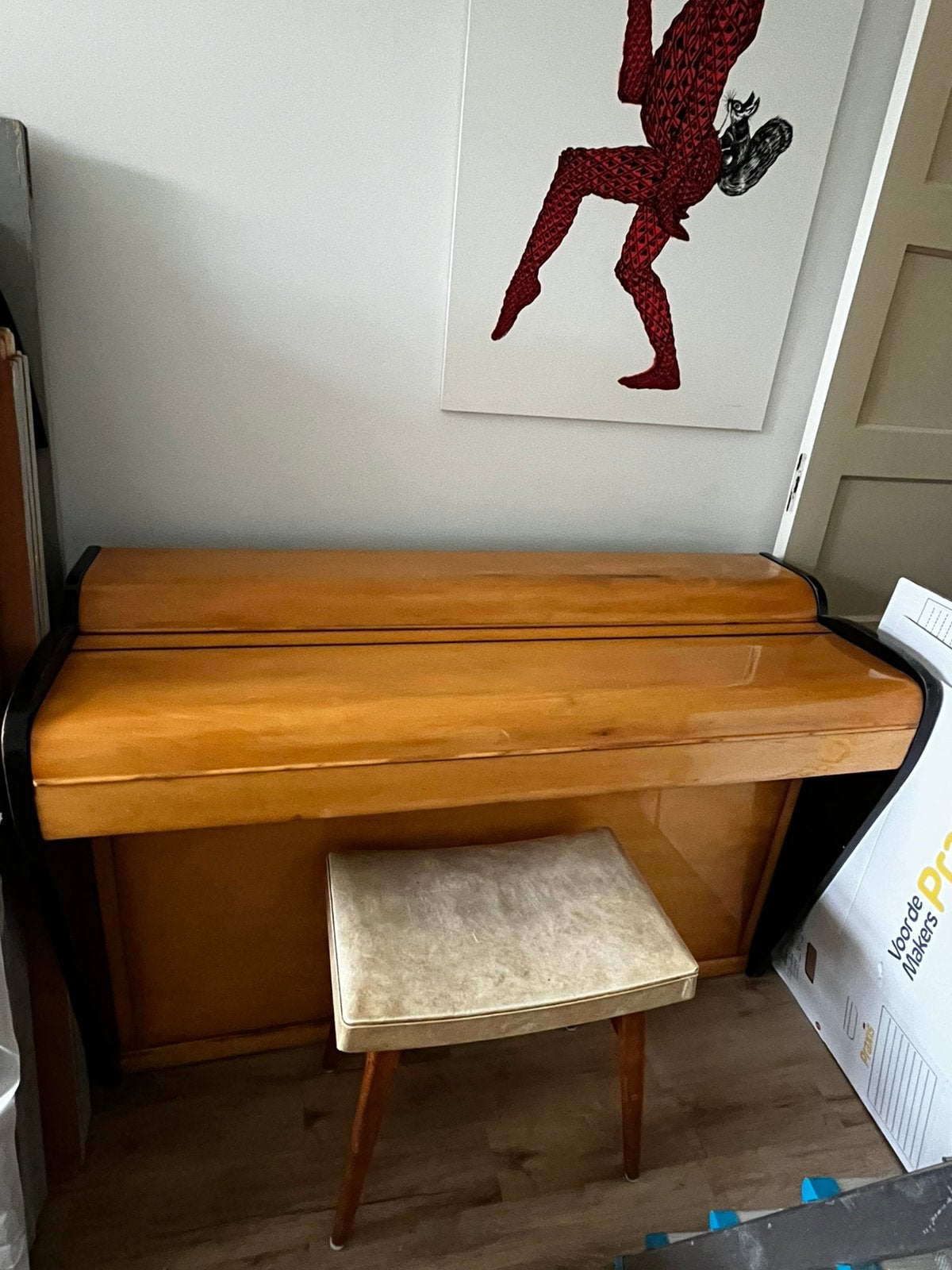 May Berlin Piano, Bruin, Ophalen of Verzenden, Zo goed als nieuw, Piano