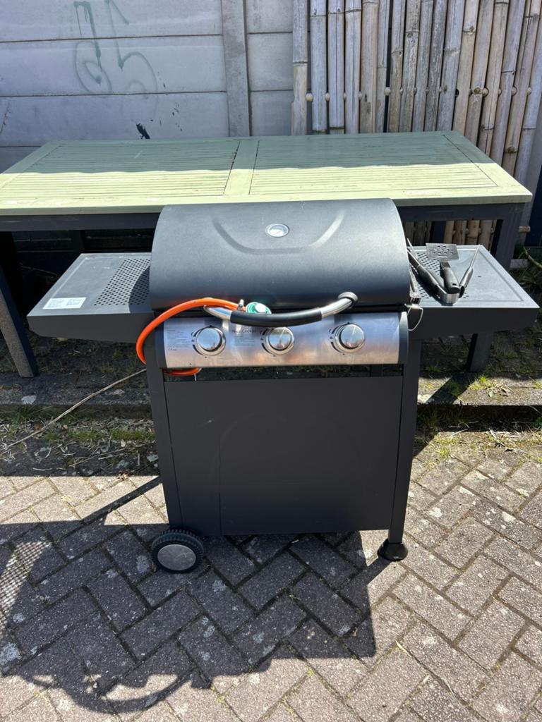 Gasbarbecue met 3 branders inclusief tangen set, Ophalen, Gebruikt