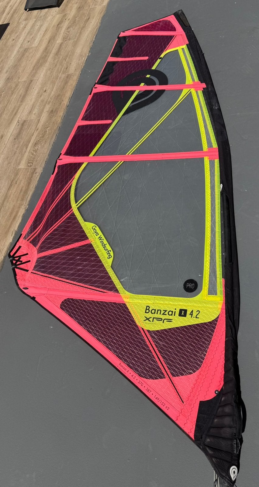 Windsurf Goya Banzai set 3.7 / 4.2 / 4.7 – set €350 - 2018, Watersport en Boten, Ophalen of Verzenden, Zo goed als nieuw, Complete set