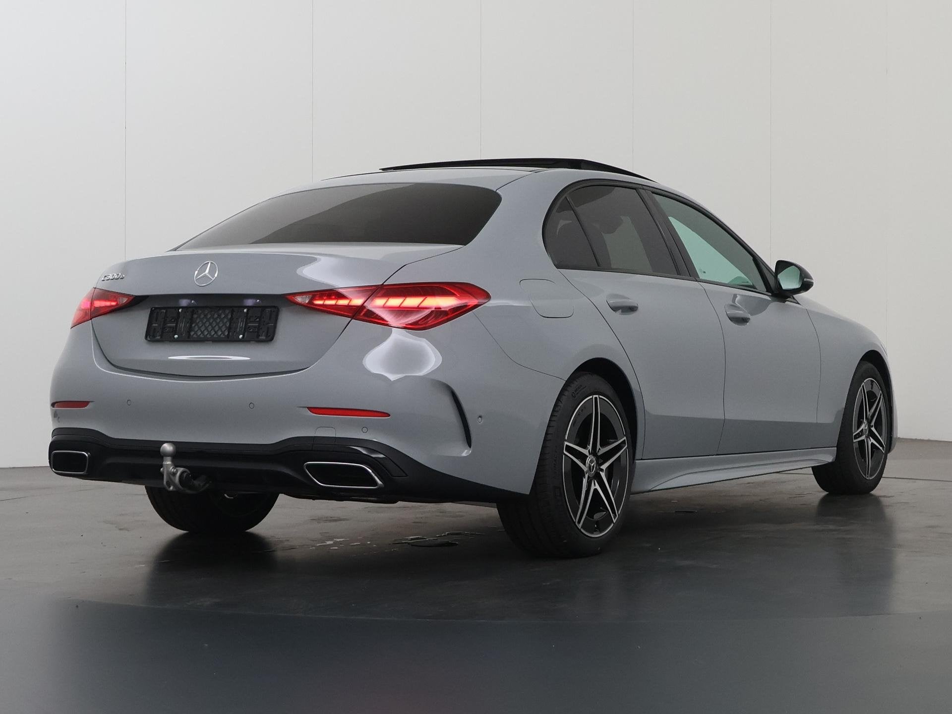Mercedes-Benz C-Klasse 300e Business Solution AMG | Trekhaak, Auto's, Automaat, Achterwielaandrijving, 4 cilinders, Plug-in hybride