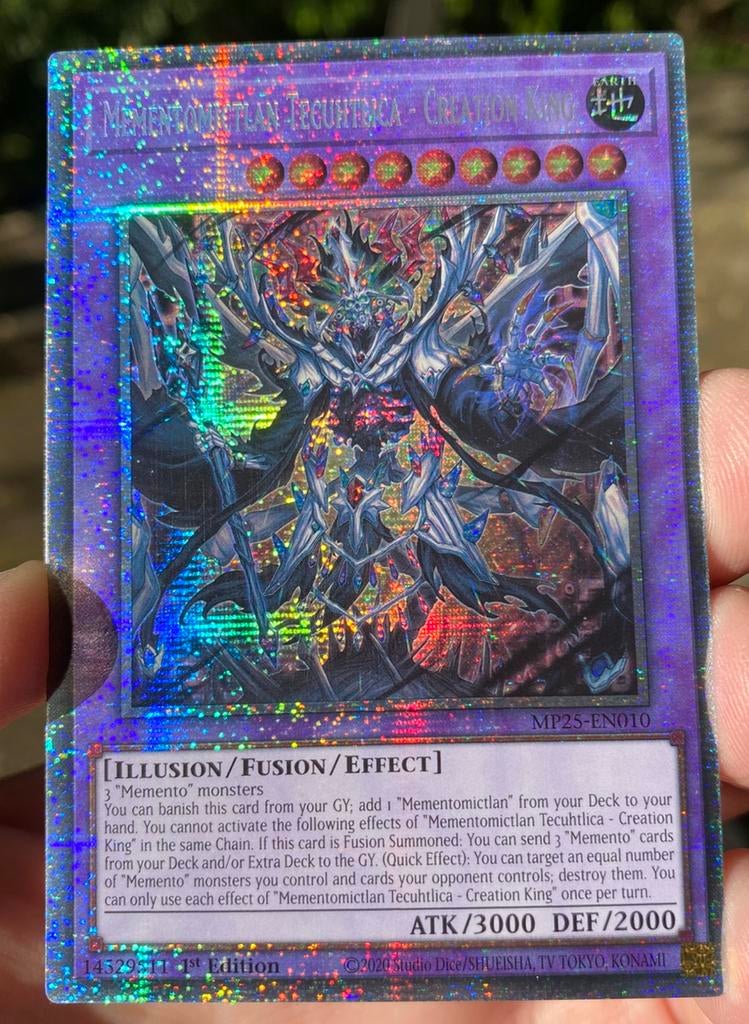 Yu-Gi-Oh! Mementomictlan Tecuhtlica - Creation King MP25, Ophalen of Verzenden, Zo goed als nieuw, Losse kaart, Foil
