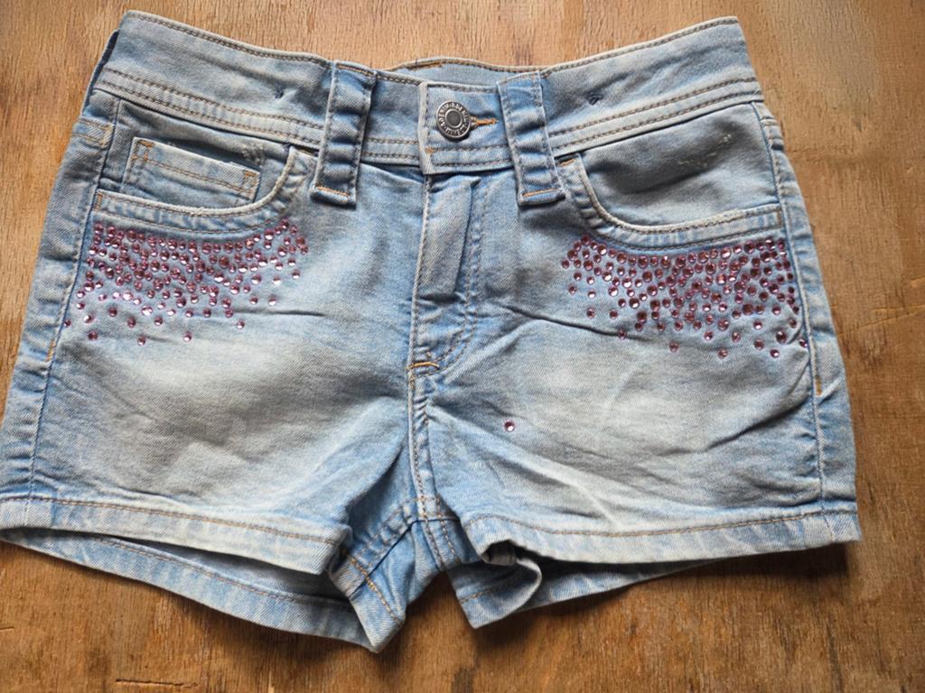 Mooie korte spijkerbroek van het merk H&M maat 134, Ophalen of Verzenden, Zo goed als nieuw, Jongen, Broek