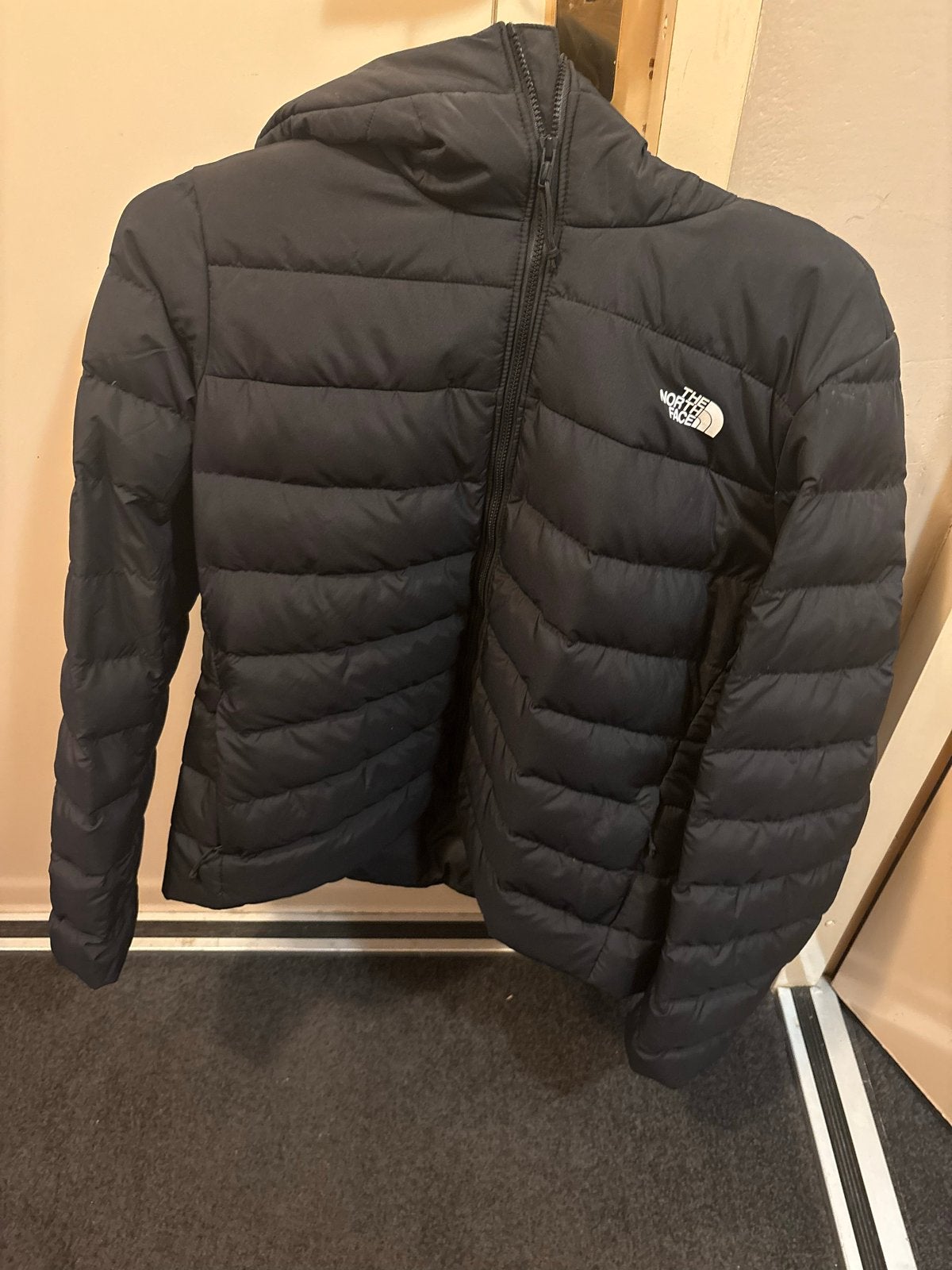 The North Face Zwarte Puffer Jas Maat L, Kleding | Dames, Jassen | Winter, Ophalen of Verzenden, Zo goed als nieuw, Maat 42/44 (L)