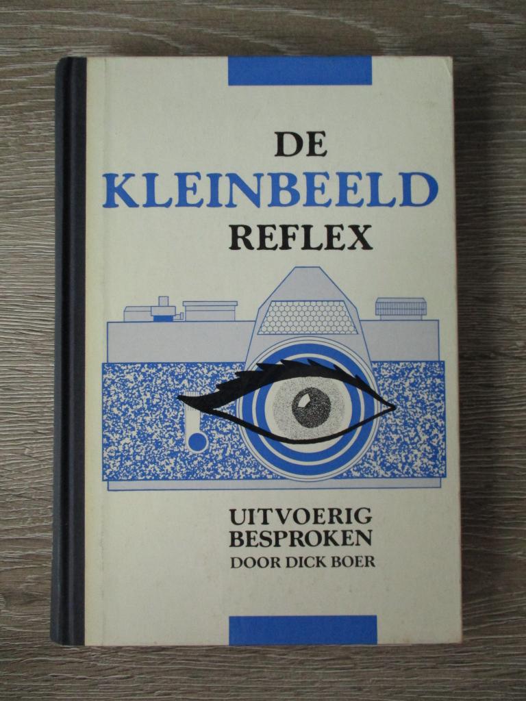 De kleinbeeld reflex uitvoerig besproken - Dick Boer, Boeken, Ophalen of Verzenden, Gelezen, Overige onderwerpen