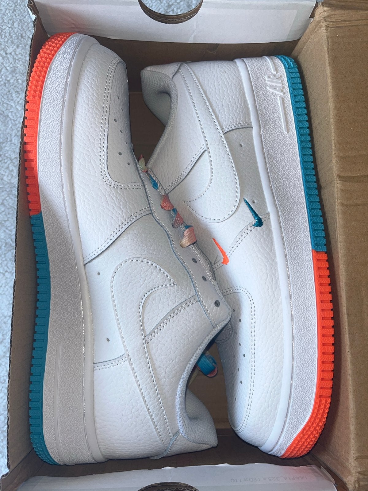 Nike Air Force 1 Low Wit met Oranje/Blauwe Zool, Ophalen of Verzenden, Nieuw, Wit, Sneakers of Gympen