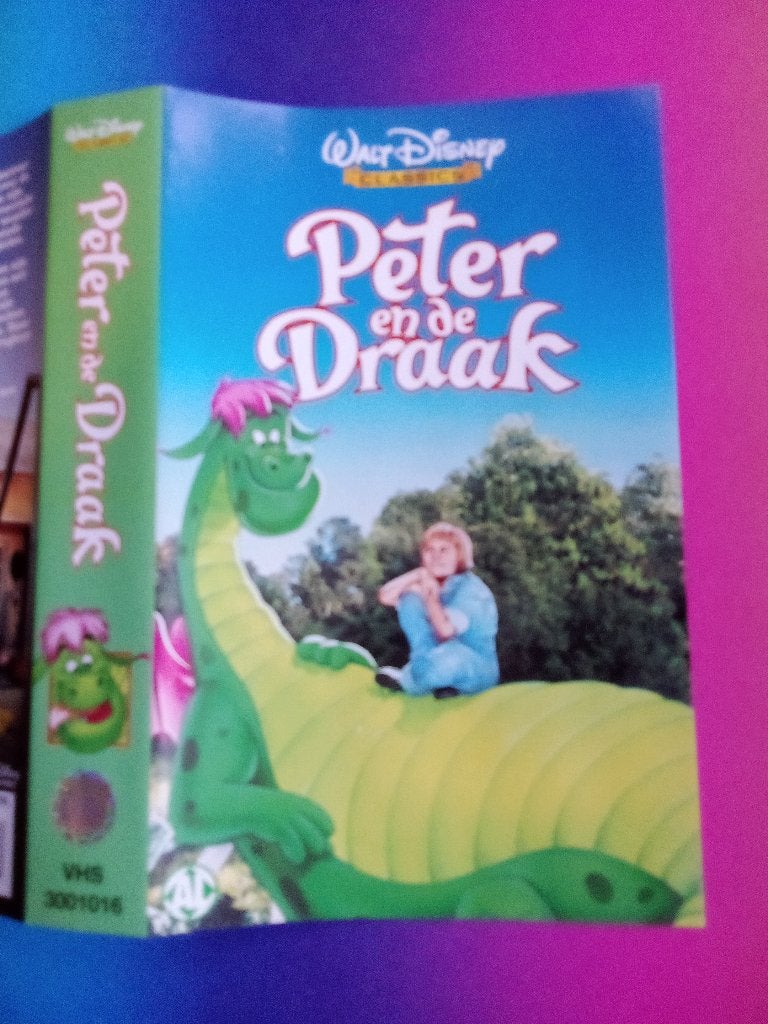 VHS - Peter en de Draak - Disney koopvideo, Nederlands ondertiteld, Engels, Tekenfilm, Alle leeftijden