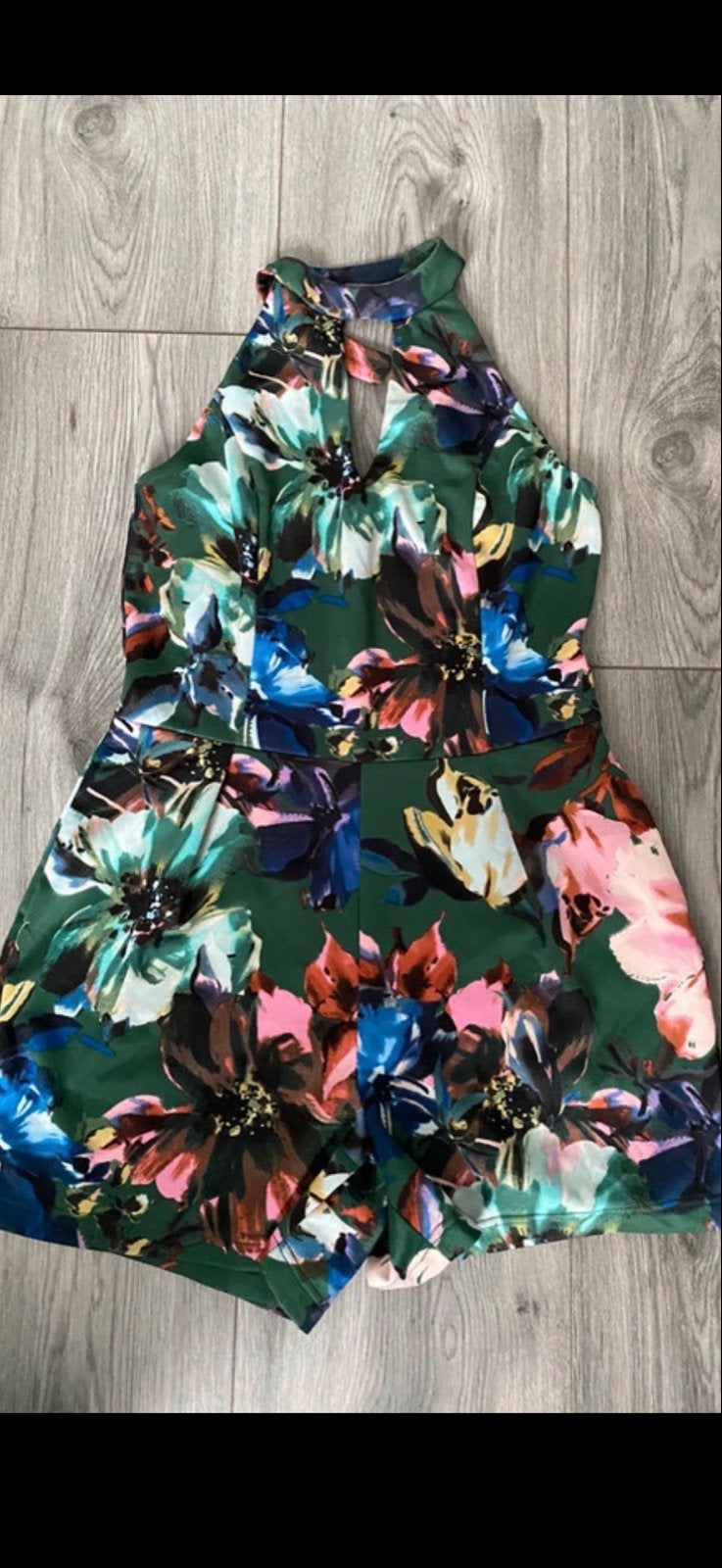 Haltertop model maat 38 met bloemenprint, Kleding | Dames, Jumpsuits, Ophalen of Verzenden, Zo goed als nieuw, Maat 38/40 (M)