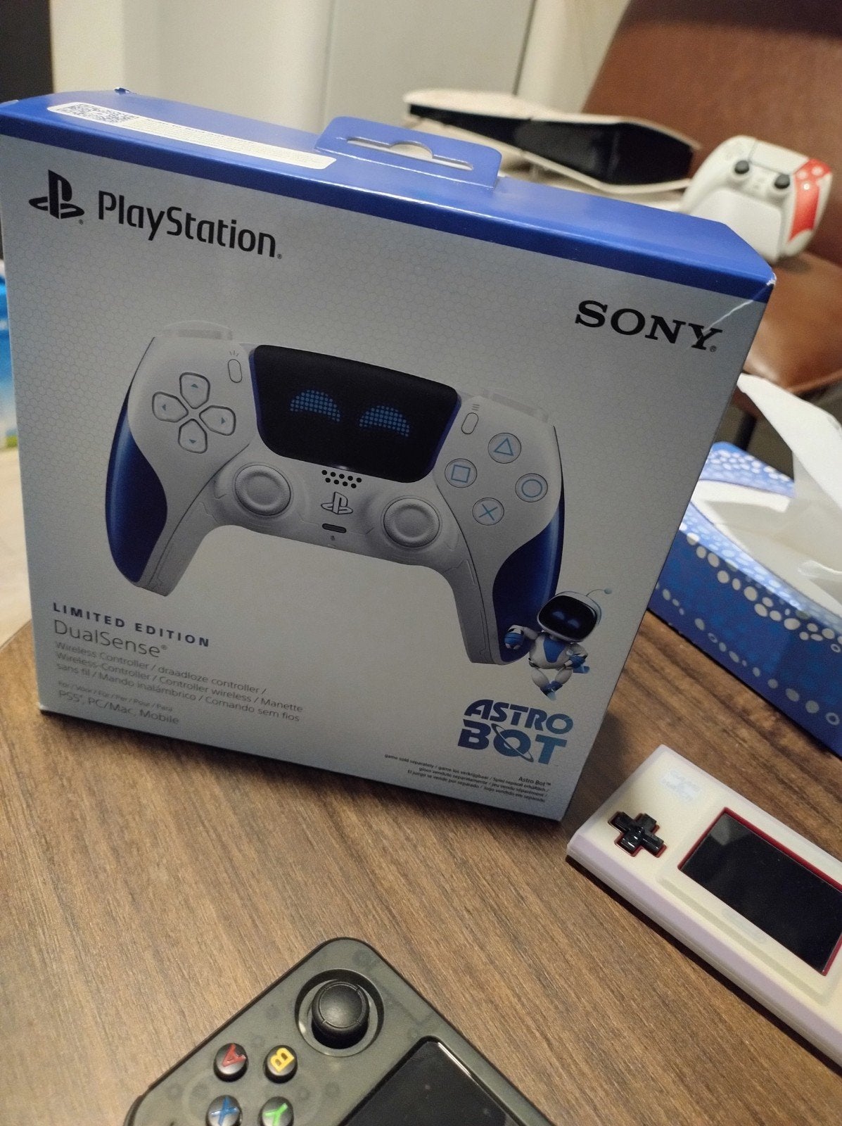 Limited Edition DualSense Controller Astro Bot joyful PS5, Ophalen of Verzenden, Nieuw