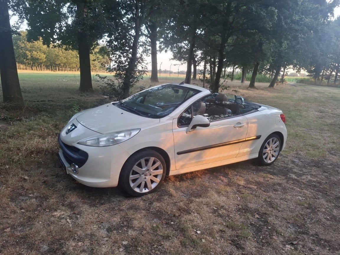 Peugeot 207 1.6 16V CC 88KW 2007 Wit 107.000km, Auto's, Voorwielaandrijving, 15 km/l, 4 cilinders, Cabriolet