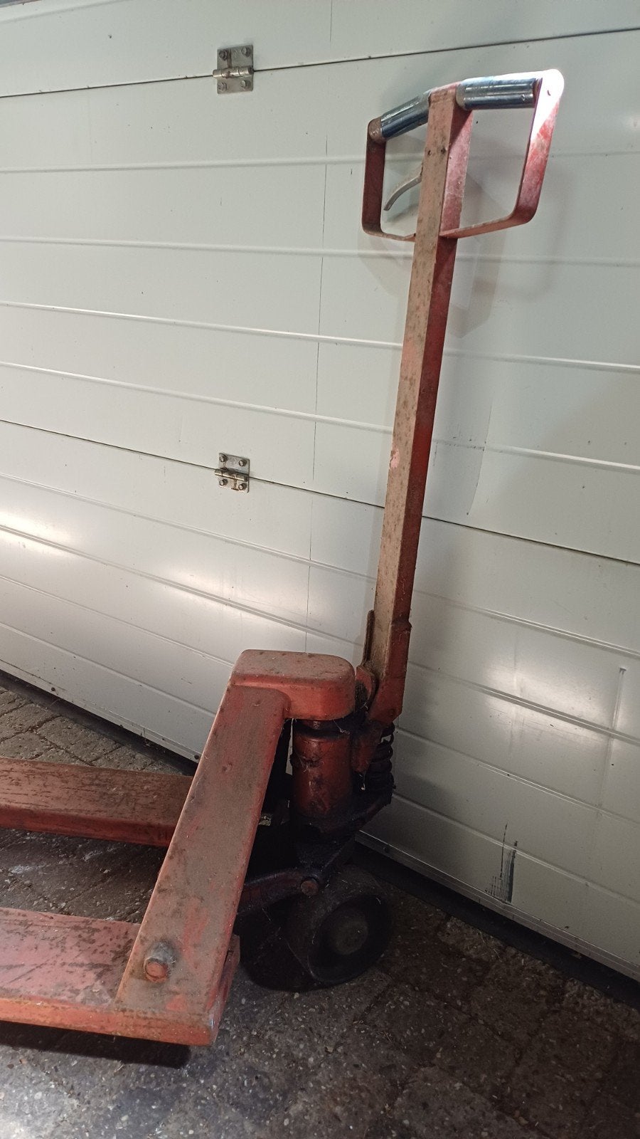 Pompwagen rood palletwagen lifter handtruck lekt olie, 100 liter of meer, Ophalen, Gebruikt, Transportkar