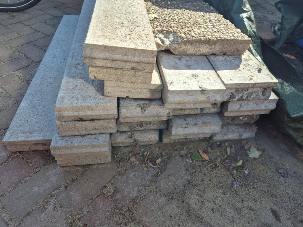 Nieuwe opsluitbanden van beton, Ophalen, Gebruikt, 5 tot 10 m², Beton