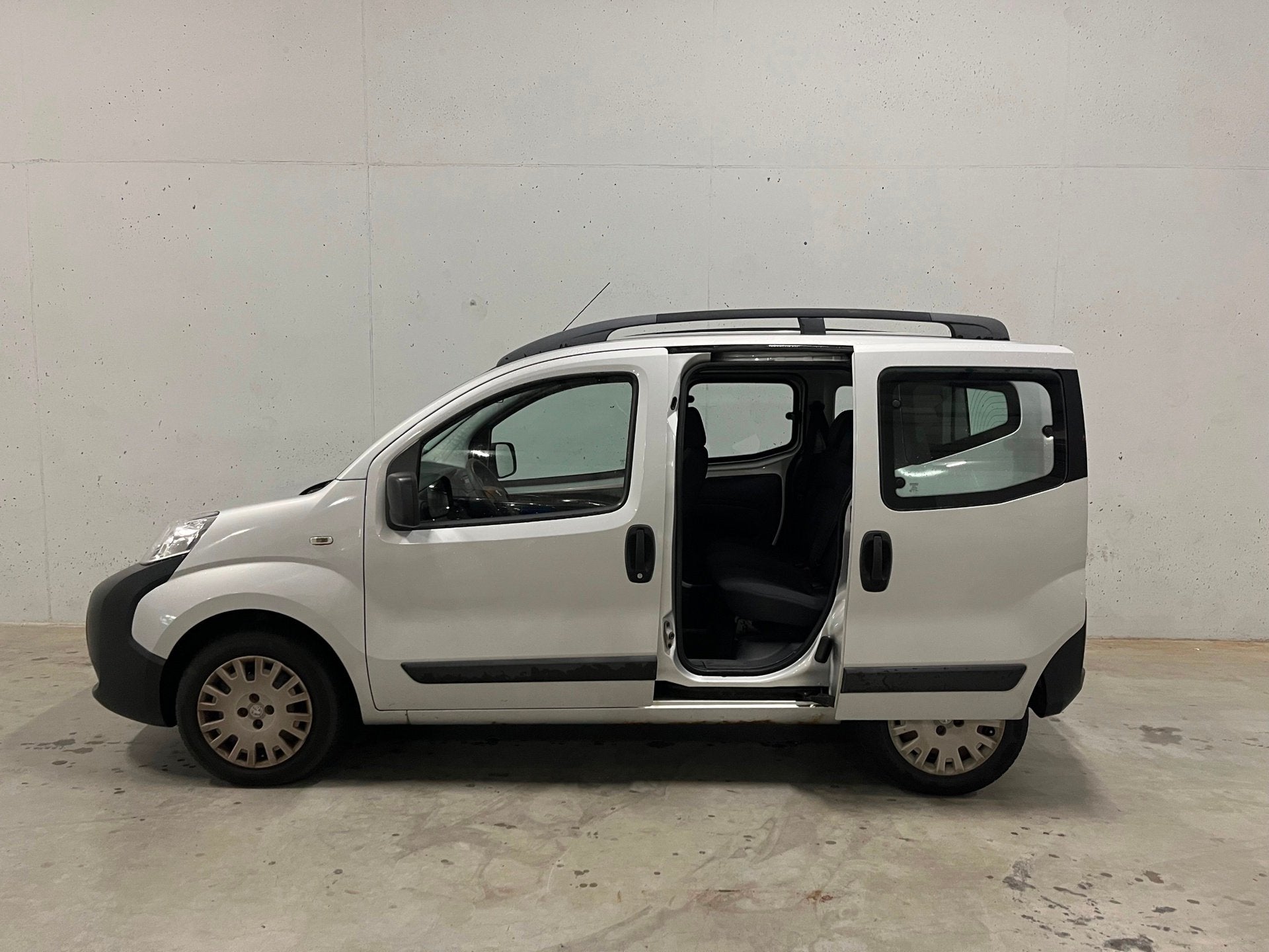 Peugeot Bipper Tepee 1.4i Airco Trekhaak APK NAP PDC, Auto's, Voorwielaandrijving, Dealer onderhouden, 4 cilinders, 400 kg