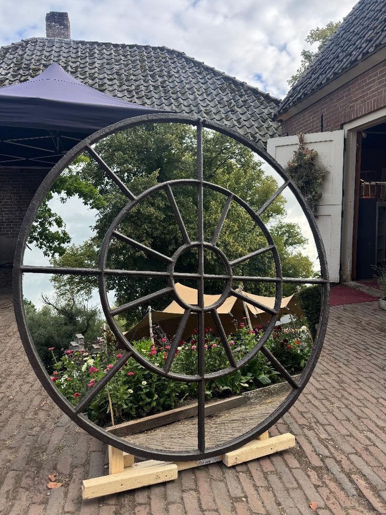 Unieke Ronde Spiegel 140Ø | Gietijzeren Stalraam |, Rond, Nieuw, 125 cm of meer, Ophalen of Verzenden