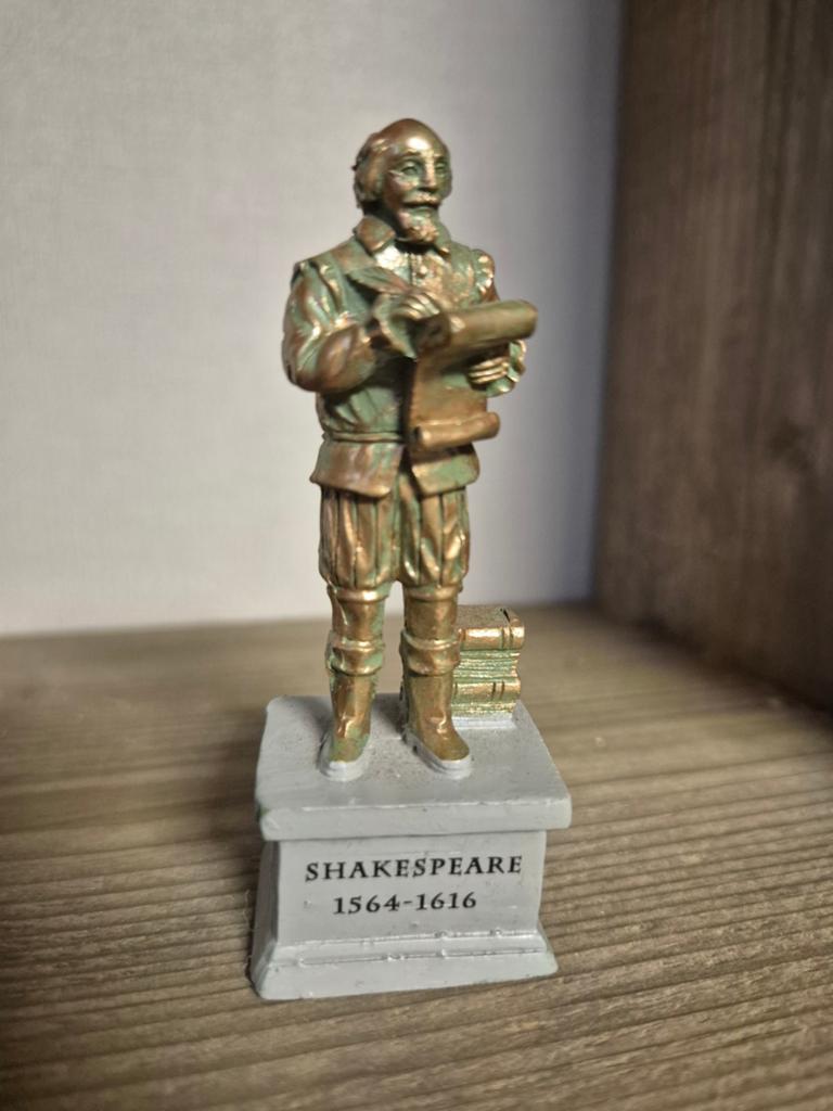 Lemax figuur 16 kerstdorp kersthuisjes, Diversen, Kerst, Ophalen of Verzenden, Zo goed als nieuw