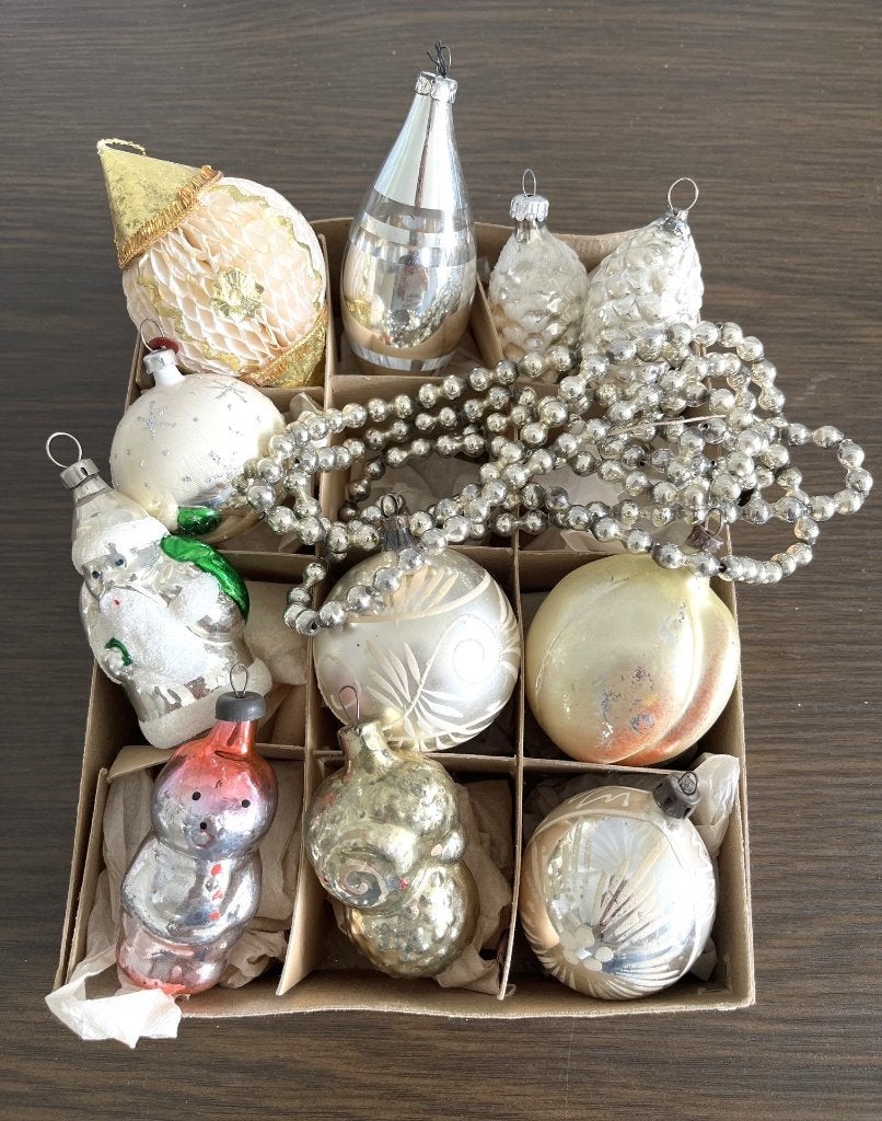 Doosje antieke oude kerstballen zilver/kleur, Diversen, Kerst, Ophalen of Verzenden, Gebruikt