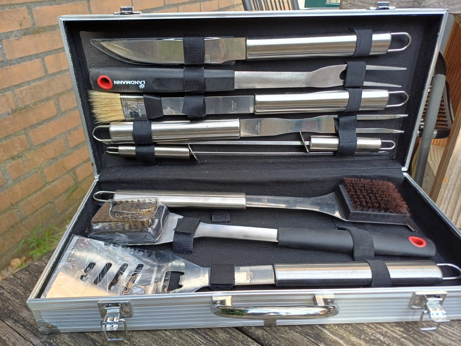 BBQ set RVS in aluminium koffer, Ophalen, Zo goed als nieuw