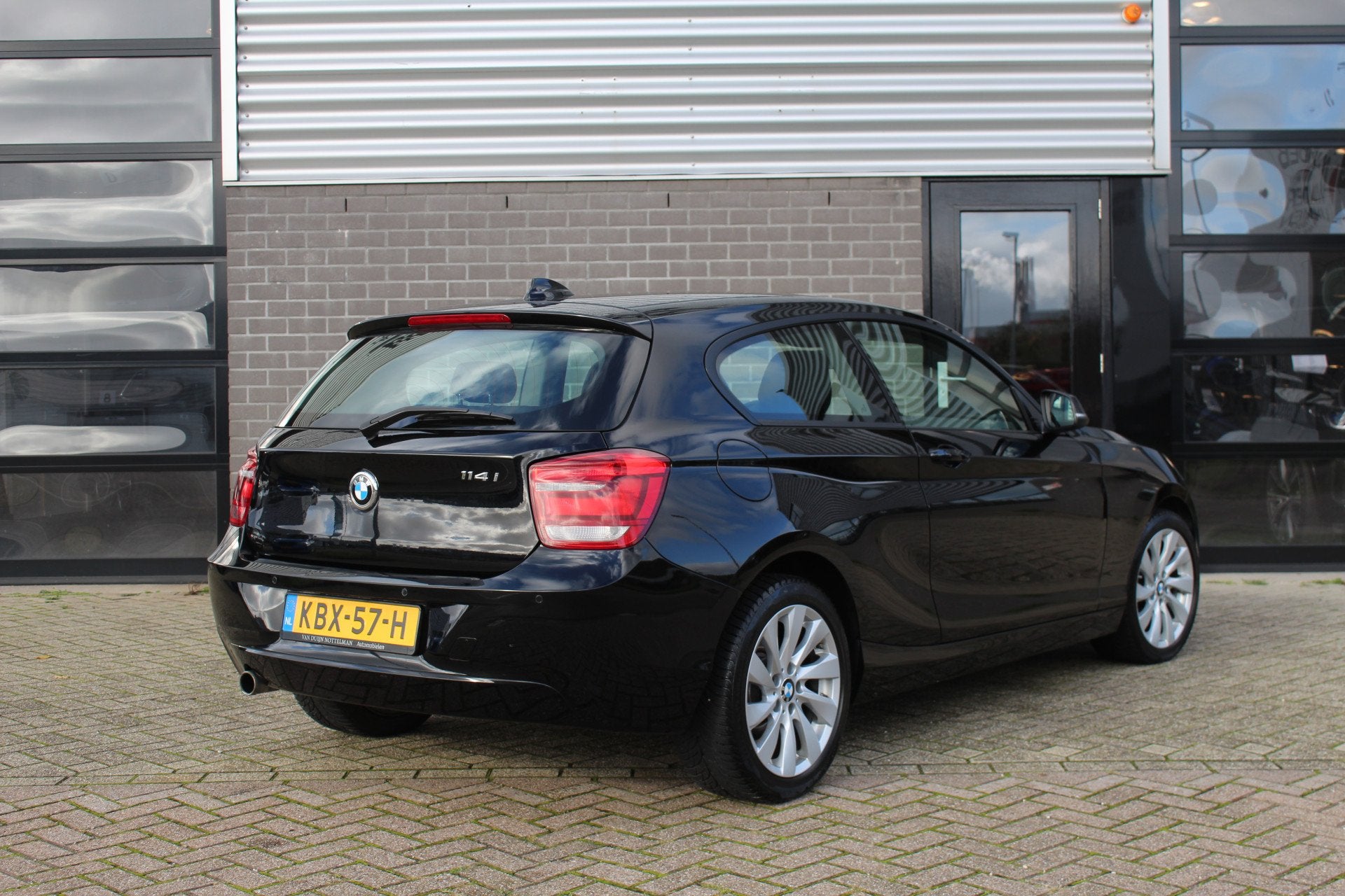 BMW 1-serie 114i EDE / PDC / Stoelverwarming / 17" LMV, Auto's, 1-Serie, Gebruikt, 4 cilinders, Met garantie (alle)