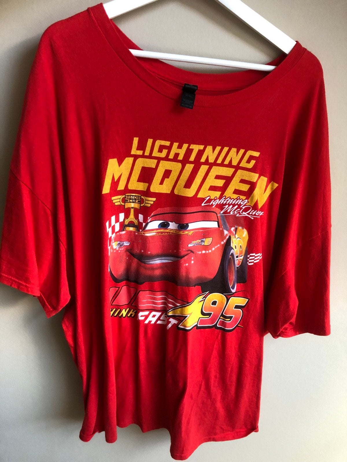 Lightning McQueen T-shirt Maat 60/8XL - Nieuw en ongebruikt!, Nieuw, Overige maten, Ophalen of Verzenden, Rood