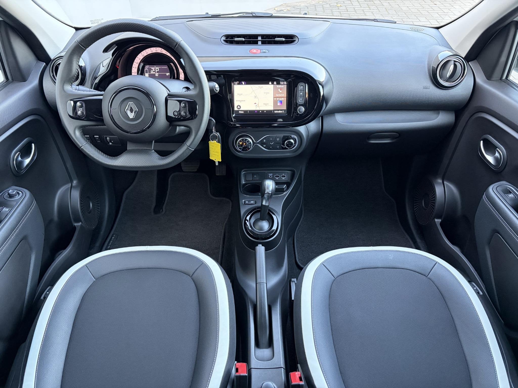 Renault Twingo Z.E. R80 E-Tech Série Limitée Urban Night 2, Automaat, Dealer onderhouden, Gebruikt, Leder en Stof