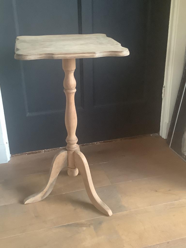 Wijntafel massief eiken vegrijsd vintage €75, Huis en Inrichting, Tafels | Bijzettafels, Ophalen, Zo goed als nieuw, Rechthoekig