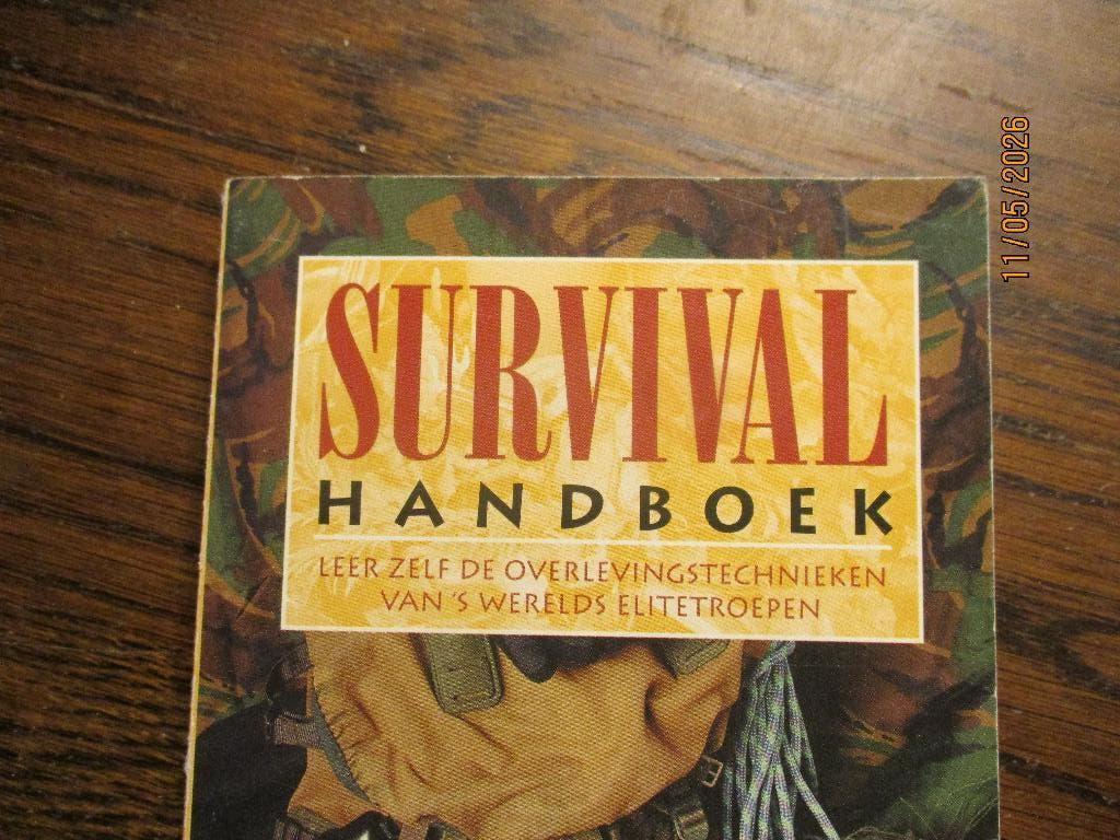 Survival handboek :P. Darman 9789076231013, Boeken, Ophalen of Verzenden, Gelezen
