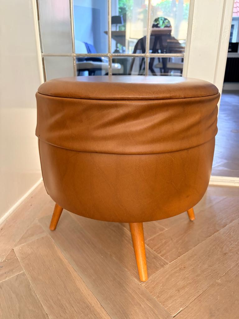 Vintage Jaren '60 Bijzettafel/Poef met Opbergruimte, Minder dan 50 cm, Gebruikt, Rond, Leer
