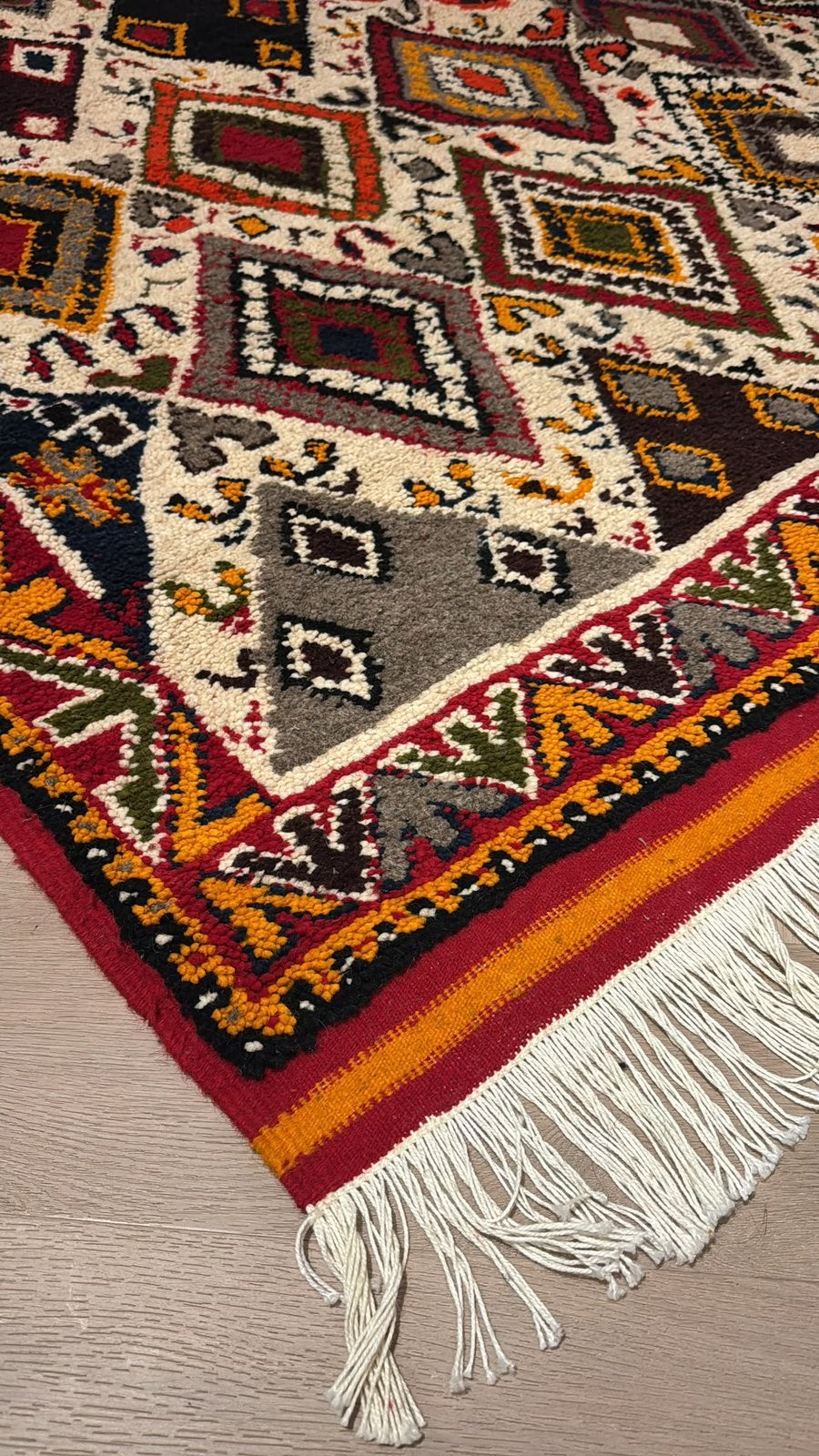 Marokkaans vloerkleed €850, Marrokaans handgemaakt kleed, 200 cm of meer, Ophalen of Verzenden, Zo goed als nieuw